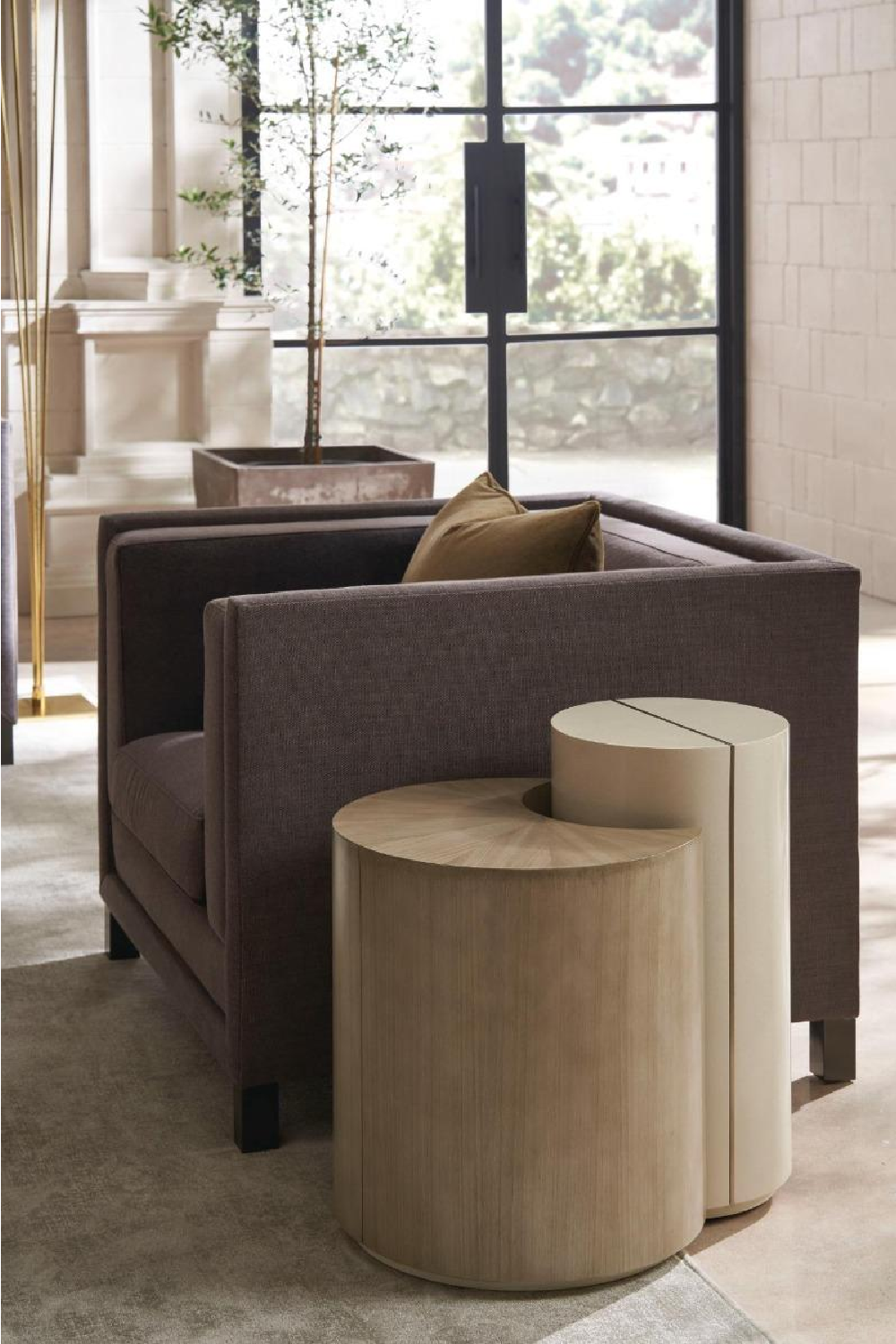 Round Modern Side Table | Caracole Duality | Caracole.eu.com