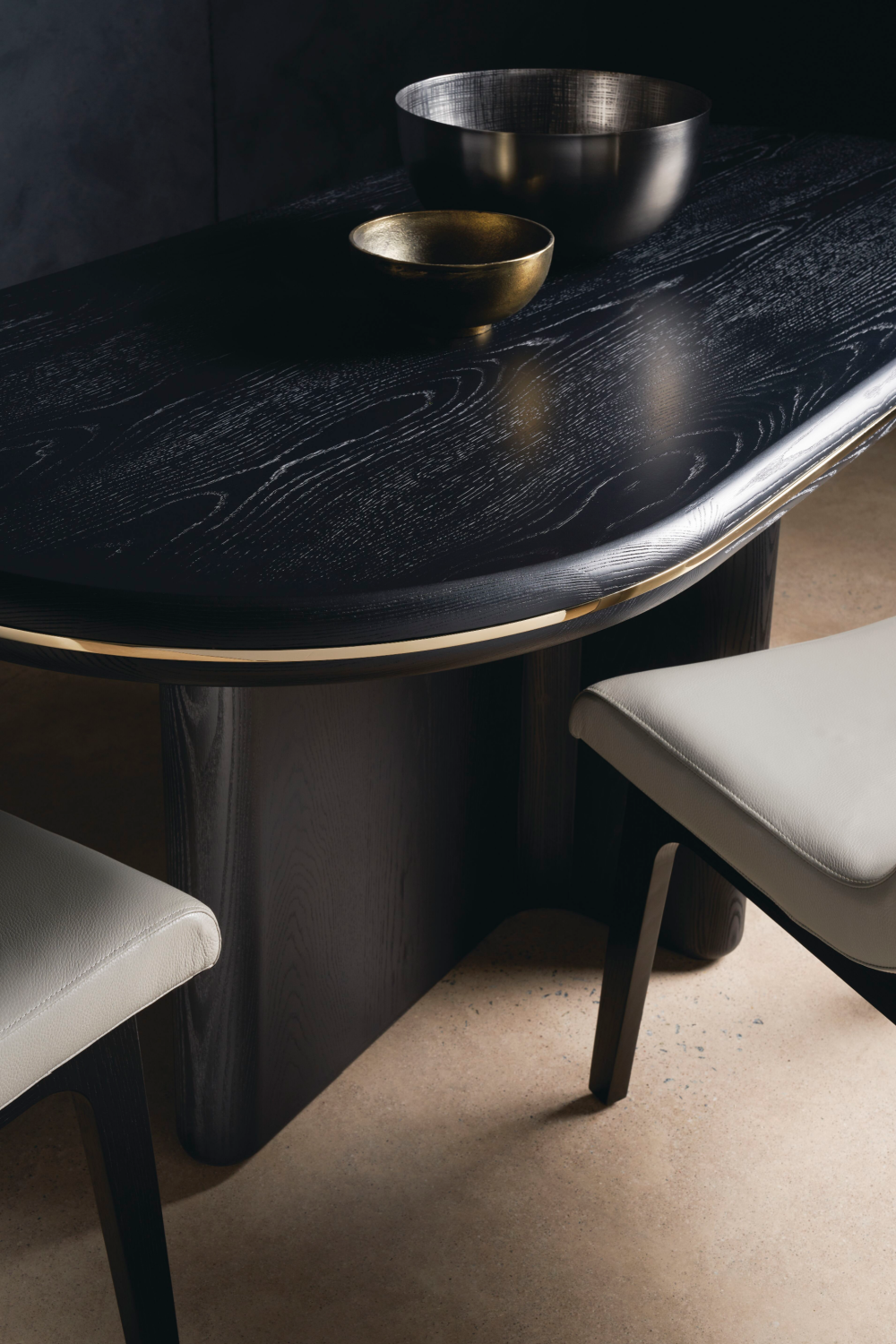 Oval Black Dining Table | Caracole Monty | Caracole.eu.com