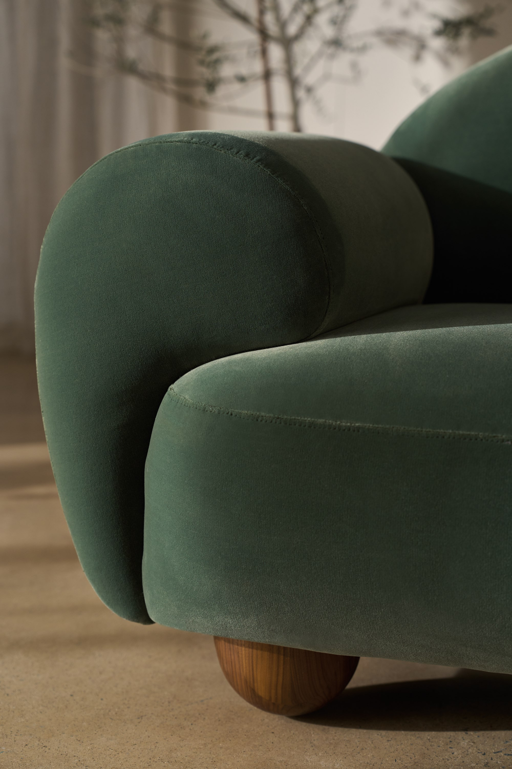 Green Velvet Chaise Lounge | Caracole Cypress | Caracole.eu.com