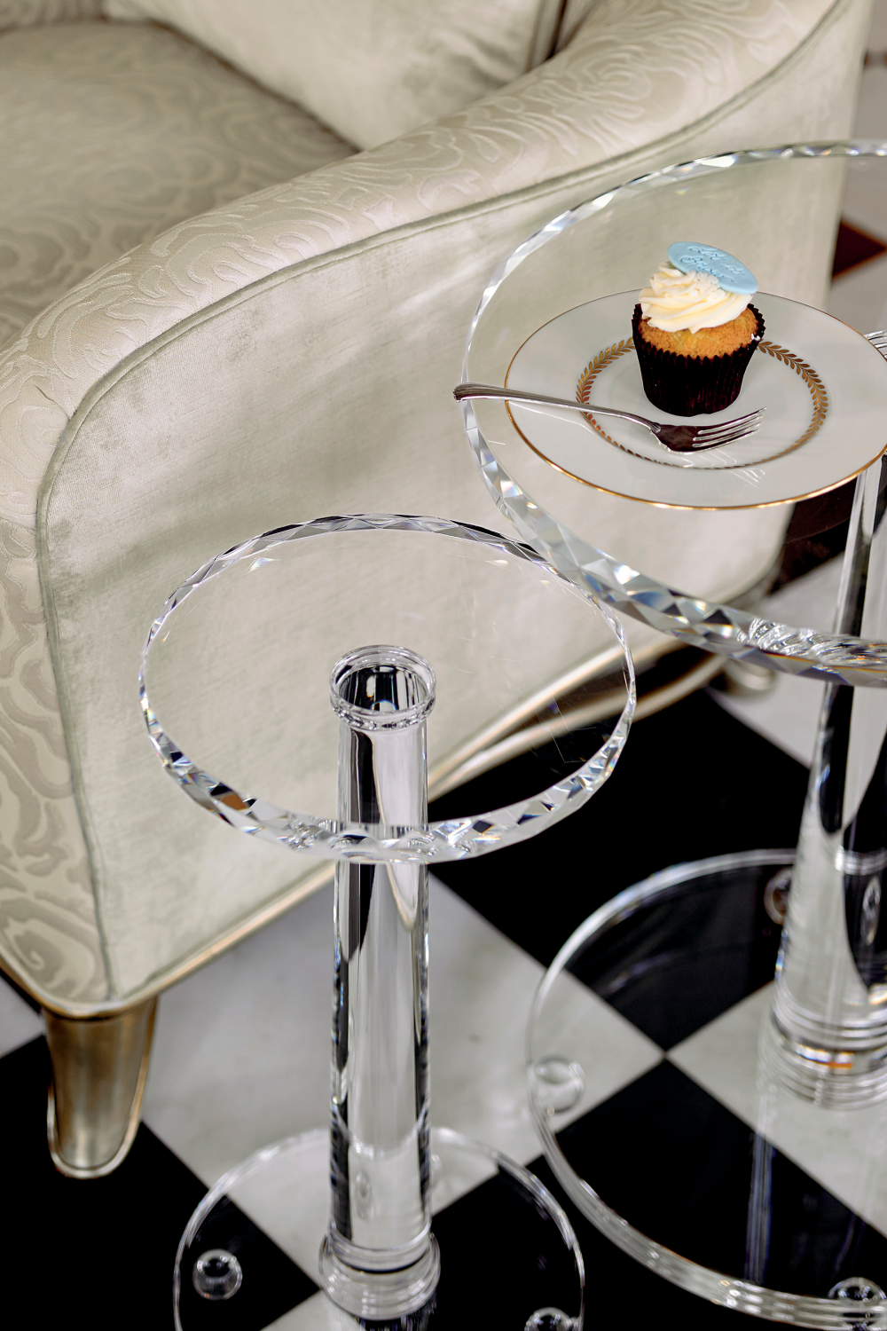 Cast Glass Pedestal Side Table | Caracole The Sophisticated | Caracole.eu.com
