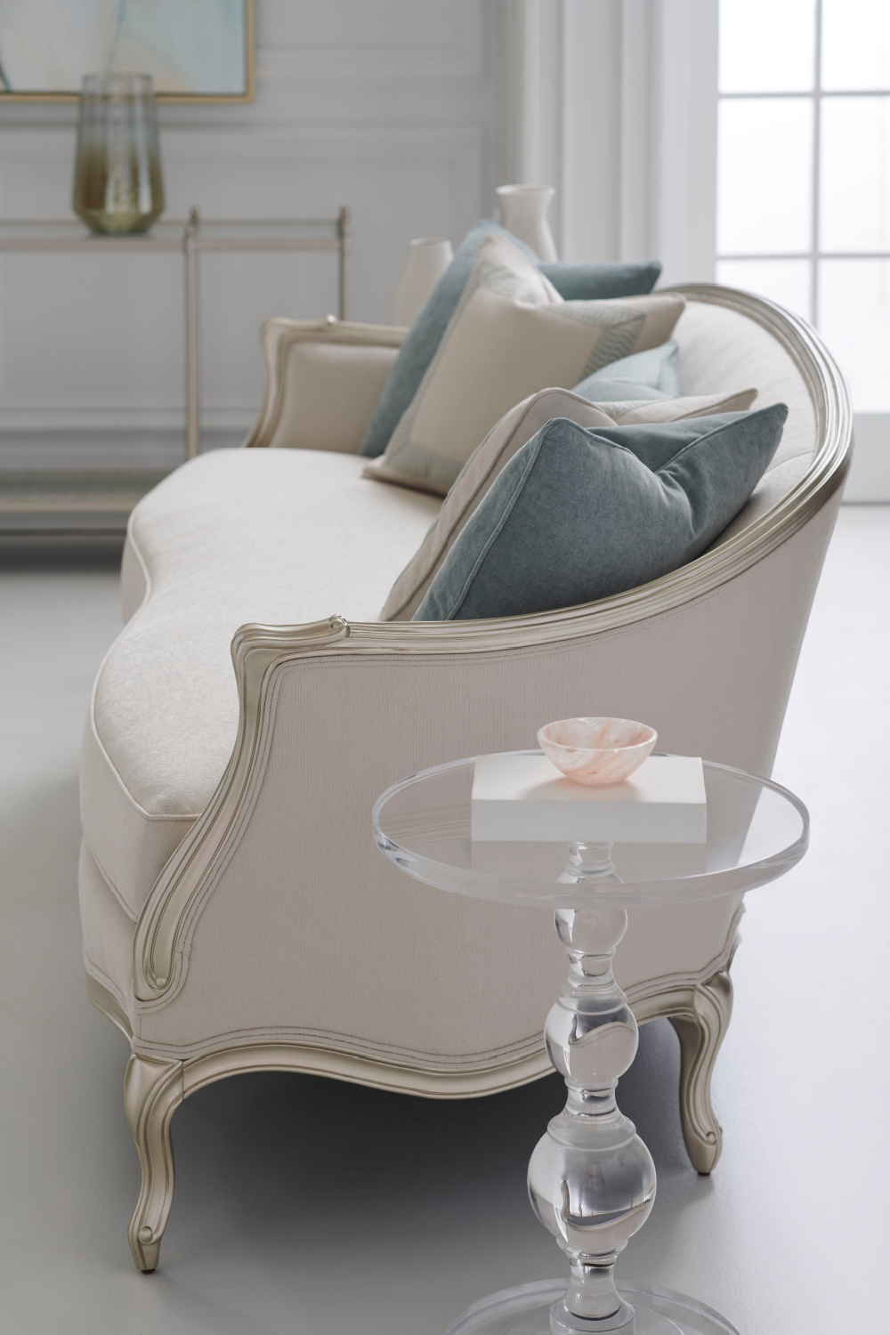 Acrylic Sculpted Side Table | Caracole All Clear | Caracole.eu.com
