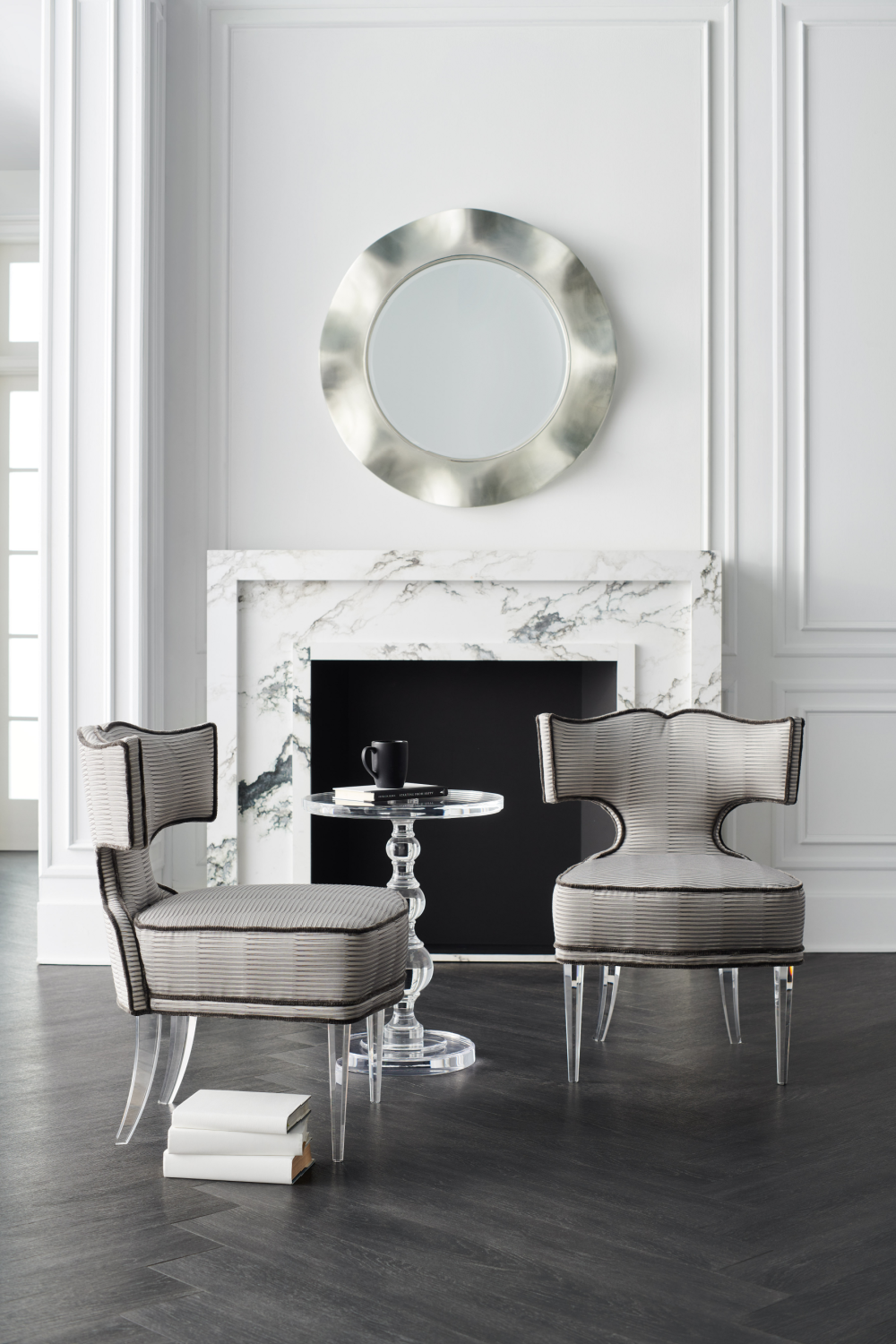 Acrylic Sculpted Side Table | Caracole All Clear | Caracole.eu.com
