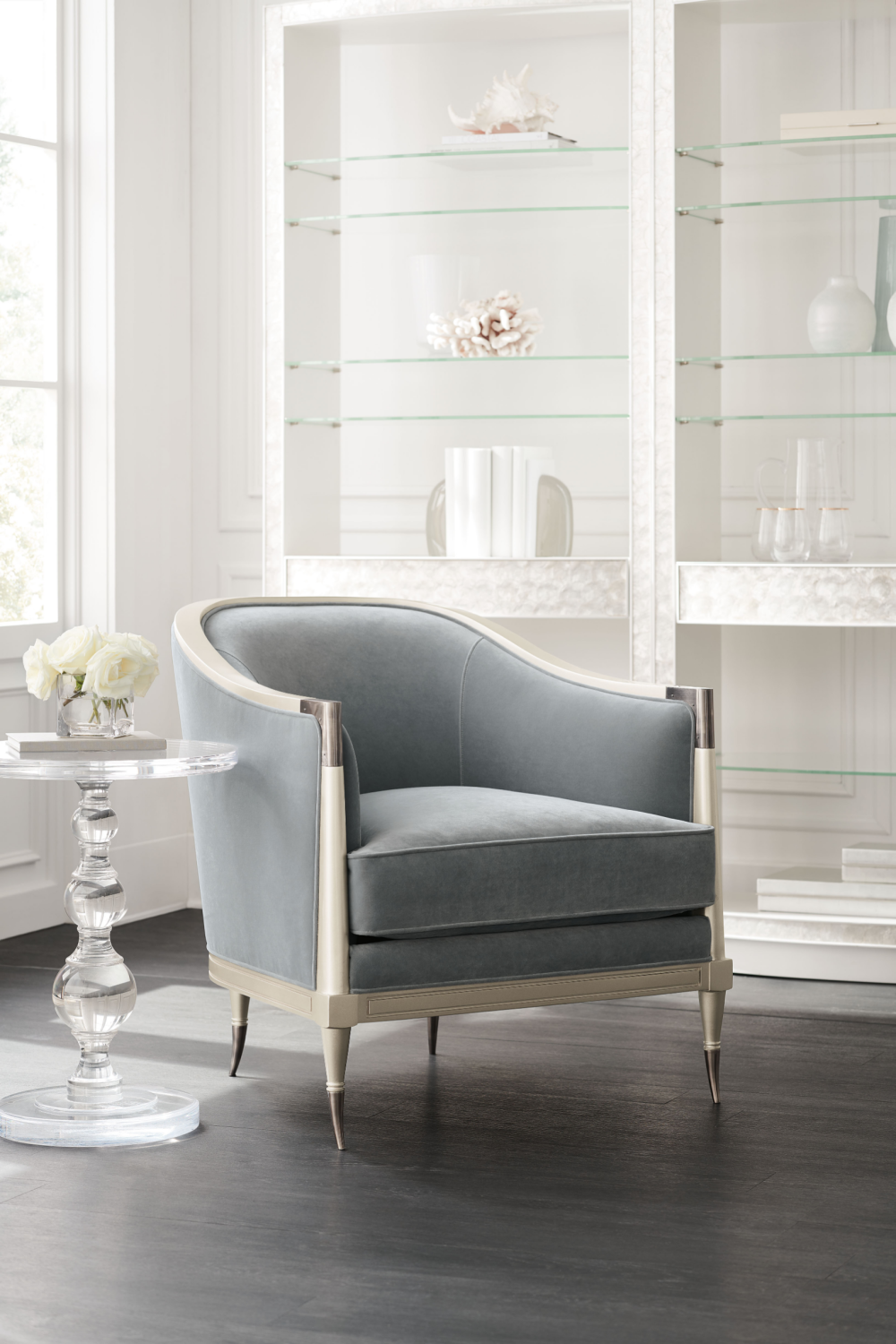 Gray Curved Lounge Chair | Caracole Splash Of Flash | Caracole.eu.com
