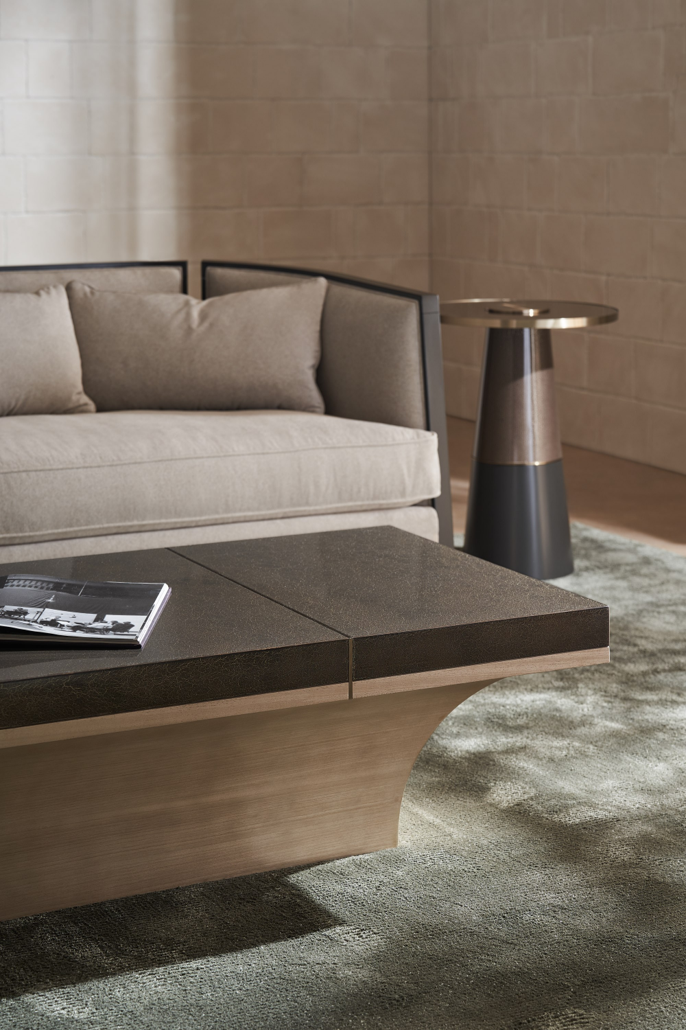 Three-Panneled Sofa | Caracole Cut Away | Caracole.eu.com