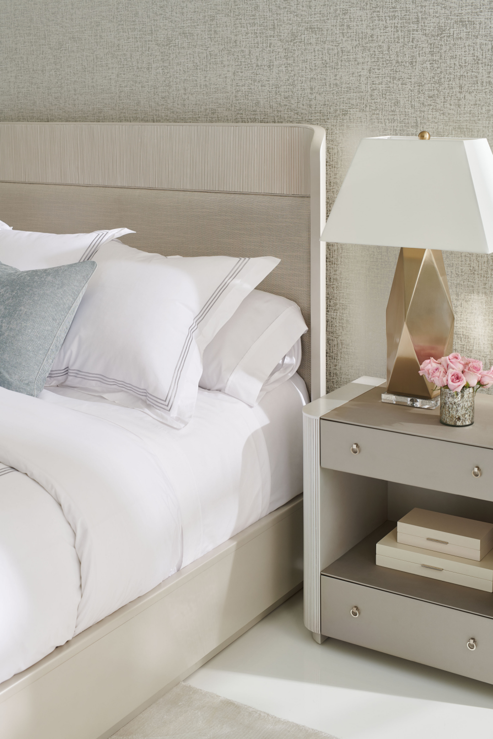 Cream Modern Bed | Caracole Fall In Love | Caracole.eu.com