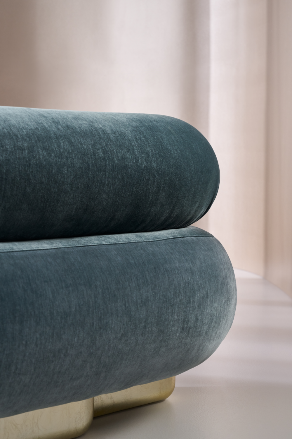 Bean-Shaped Velvet Sofa | Caracole Lagoonm | Caracole.eu.com